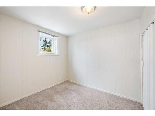 220 12A Street Ne, Calgary, AB - Indoor Photo Showing Other Room