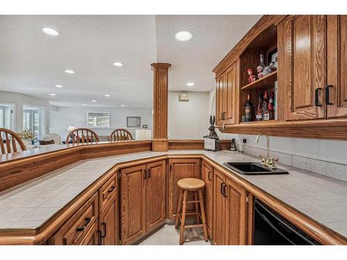 164 Scandia Hill Nw, Calgary, AB - Indoor Photo Showing Kitchen With Double Sink