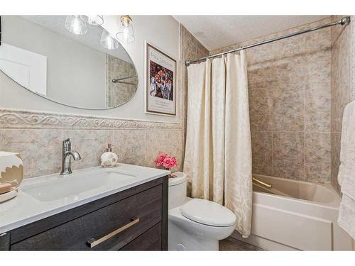 164 Scandia Hill Nw, Calgary, AB - Indoor Photo Showing Bathroom