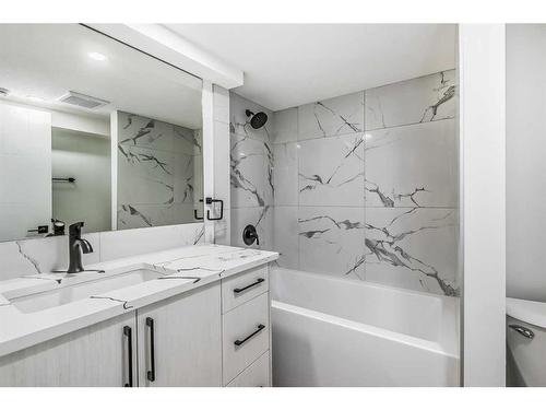 1010 Hunterhaven Road Nw, Calgary, AB - Indoor Photo Showing Bathroom