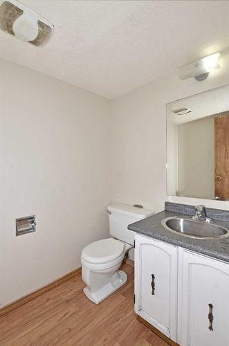 128-3219 56 Street Ne, Calgary, AB - Indoor Photo Showing Bathroom