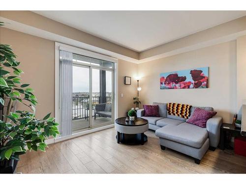 407-117 Copperpond Common Se, Calgary, AB - Indoor Photo Showing Living Room