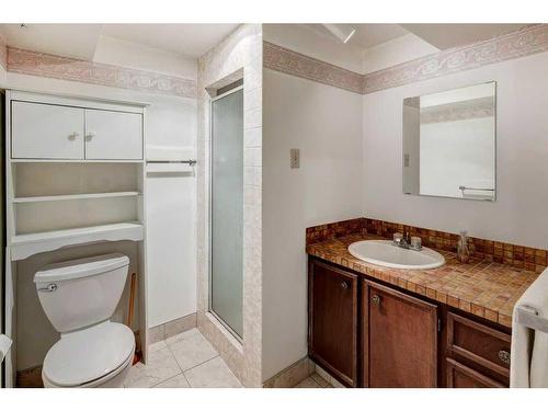 6411 Silver Springs Way Nw, Calgary, AB - Indoor Photo Showing Bathroom