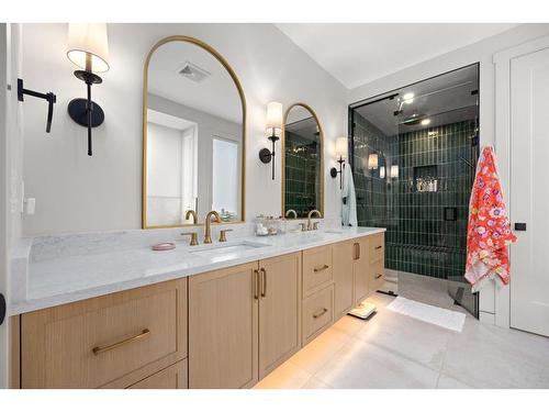 2631 5 Avenue Nw, Calgary, AB - Indoor Photo Showing Bathroom