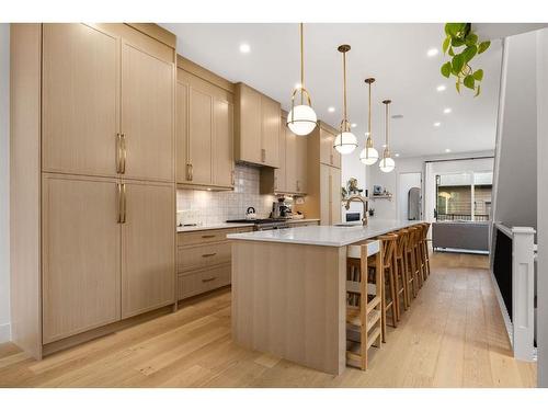 2631 5 Avenue Nw, Calgary, AB - Indoor Photo Showing Kitchen With Upgraded Kitchen