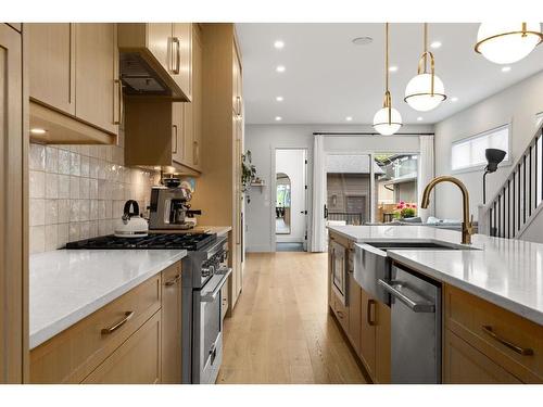 2631 5 Avenue Nw, Calgary, AB - Indoor Photo Showing Kitchen With Upgraded Kitchen