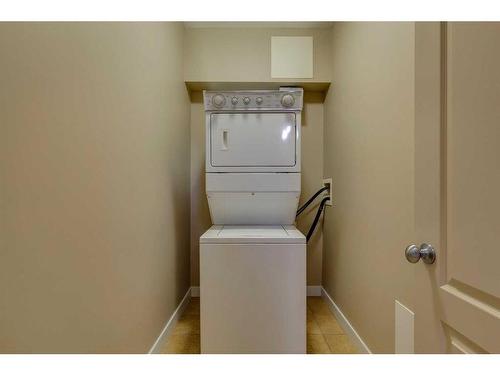 409-20 Discovery Ridge Close Sw, Calgary, AB - Indoor Photo Showing Laundry Room