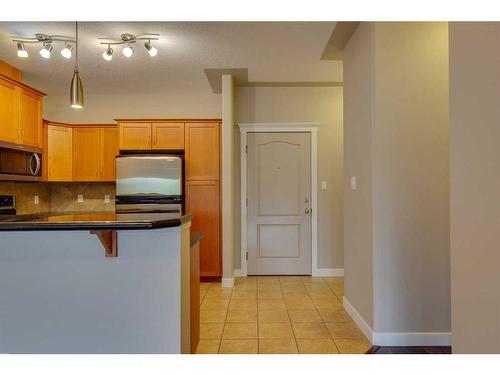 409-20 Discovery Ridge Close Sw, Calgary, AB - Indoor Photo Showing Kitchen