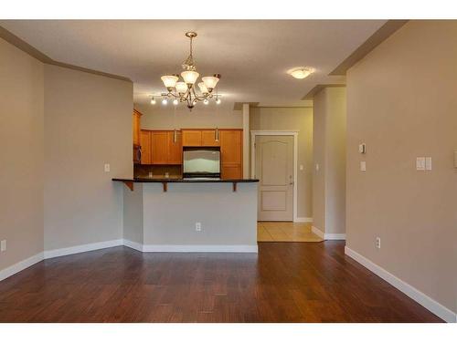 409-20 Discovery Ridge Close Sw, Calgary, AB - Indoor Photo Showing Kitchen