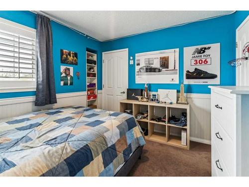 39 Somerset Manor Sw, Calgary, AB - Indoor Photo Showing Bedroom