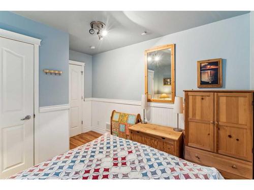 39 Somerset Manor Sw, Calgary, AB - Indoor Photo Showing Bedroom