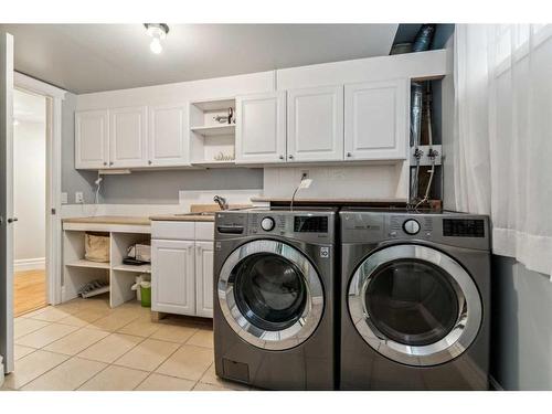 39 Somerset Manor Sw, Calgary, AB - Indoor Photo Showing Laundry Room