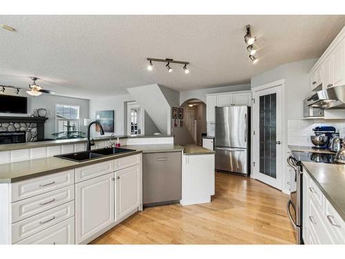 39 Somerset Manor Sw, Calgary, AB - Indoor Photo Showing Kitchen With Stainless Steel Kitchen With Double Sink