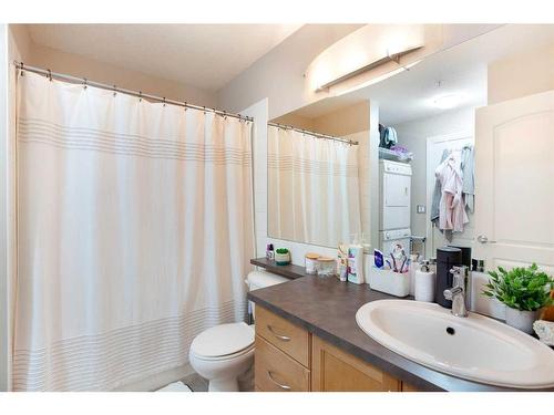 210-3111 34 Avenue Nw, Calgary, AB - Indoor Photo Showing Bathroom