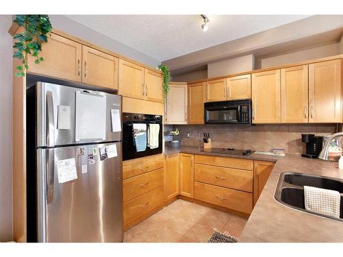 210-3111 34 Avenue Nw, Calgary, AB - Indoor Photo Showing Kitchen
