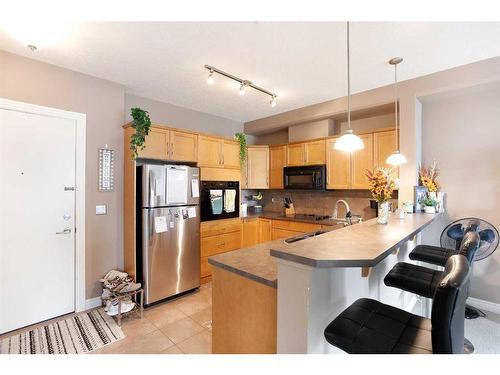 210-3111 34 Avenue Nw, Calgary, AB - Indoor Photo Showing Kitchen