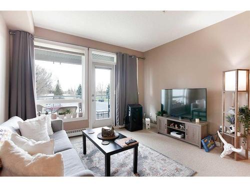 210-3111 34 Avenue Nw, Calgary, AB - Indoor Photo Showing Living Room