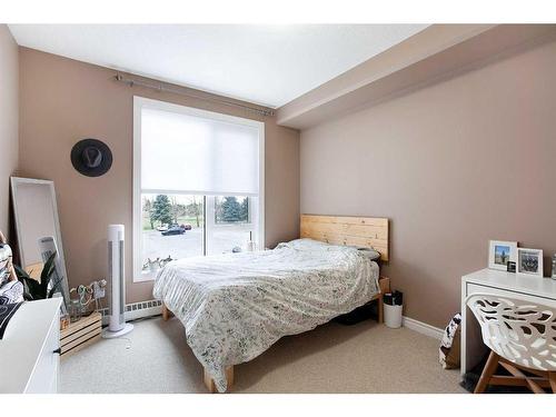 210-3111 34 Avenue Nw, Calgary, AB - Indoor Photo Showing Bedroom