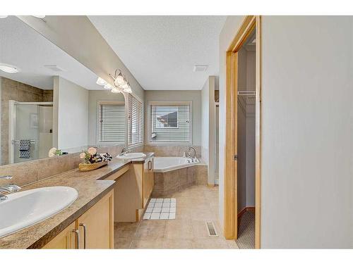 78 Bridlecrest Boulevard Sw, Calgary, AB - Indoor Photo Showing Bathroom
