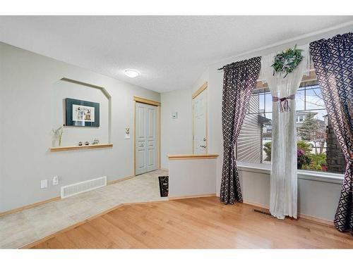 78 Bridlecrest Boulevard Sw, Calgary, AB - Indoor Photo Showing Other Room
