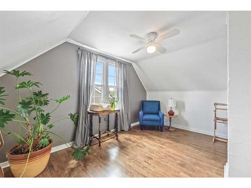 2014 Westmount Road Nw, Calgary, AB - Indoor Photo Showing Other Room
