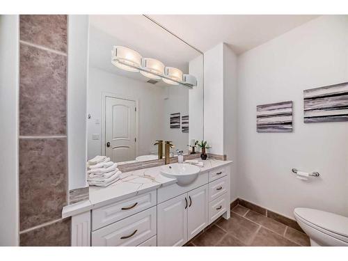 2307A Osborne Crescent Sw, Calgary, AB - Indoor Photo Showing Bathroom