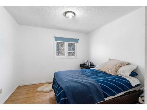913 4 Avenue Nw, Calgary, AB - Indoor Photo Showing Bedroom