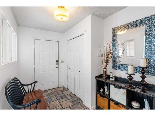 913 4 Avenue Nw, Calgary, AB - Indoor Photo Showing Other Room