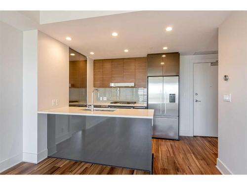 716-46 9 Street Ne, Calgary, AB - Indoor Photo Showing Kitchen With Upgraded Kitchen