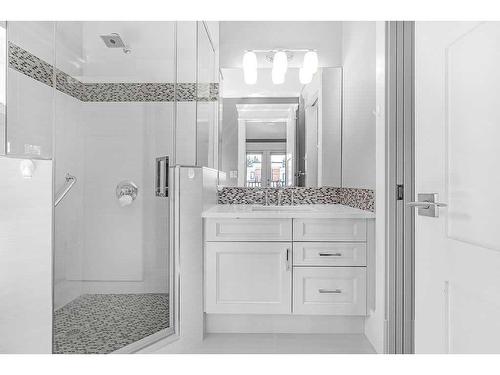 32 Aspen Ridge Manor Sw, Calgary, AB - Indoor Photo Showing Bathroom
