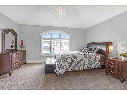 32 Aspen Ridge Manor Sw, Calgary, AB - Indoor Photo Showing Bedroom