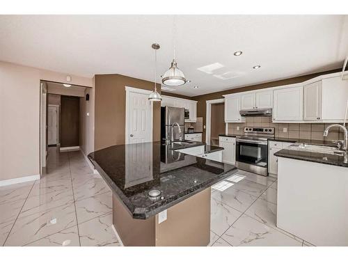 362 Inverness Park Se, Calgary, AB - Indoor Photo Showing Kitchen