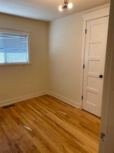 2412 31 Street Sw, Calgary, AB - Indoor Photo Showing Other Room