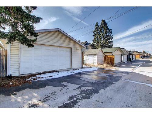 2412 31 Street Sw, Calgary, AB - Outdoor