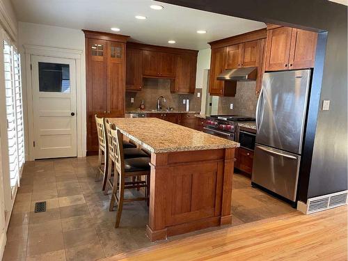 2412 31 Street Sw, Calgary, AB - Indoor Photo Showing Kitchen