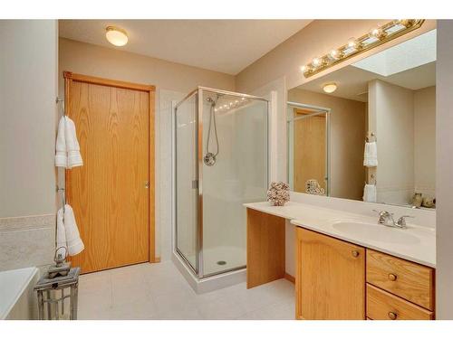 128 Lakeview Cove, Chestermere, AB - Indoor Photo Showing Bathroom