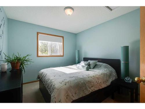 128 Lakeview Cove, Chestermere, AB - Indoor Photo Showing Bedroom