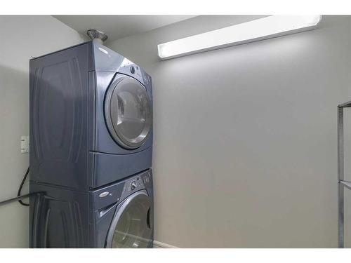 2504-910 5 Avenue Sw, Calgary, AB - Indoor Photo Showing Laundry Room
