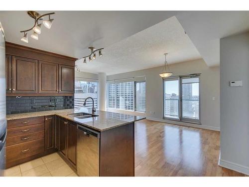 2504-910 5 Avenue Sw, Calgary, AB - Indoor Photo Showing Kitchen
