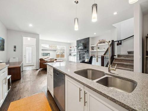 4627 82 Street Nw, Calgary, AB - Indoor Photo Showing Kitchen With Double Sink