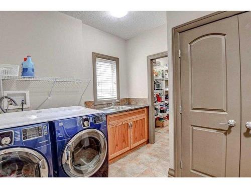 182 Evanspark Circle Nw, Calgary, AB - Indoor Photo Showing Laundry Room