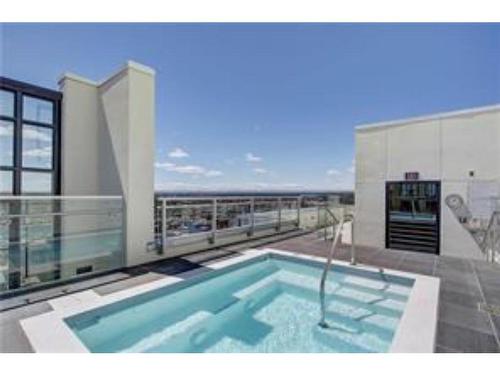 2806-901 10 Avenue Sw, Calgary, AB - Outdoor With In Ground Pool