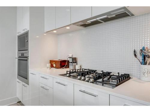 2806-901 10 Avenue Sw, Calgary, AB - Indoor Photo Showing Kitchen With Upgraded Kitchen