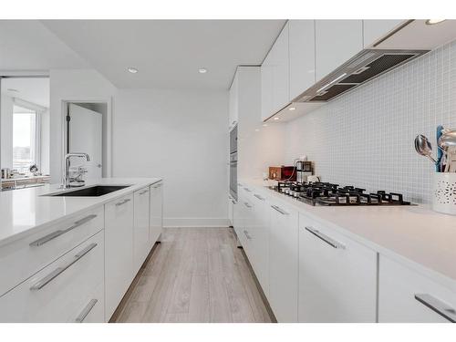 2806-901 10 Avenue Sw, Calgary, AB - Indoor Photo Showing Kitchen With Upgraded Kitchen