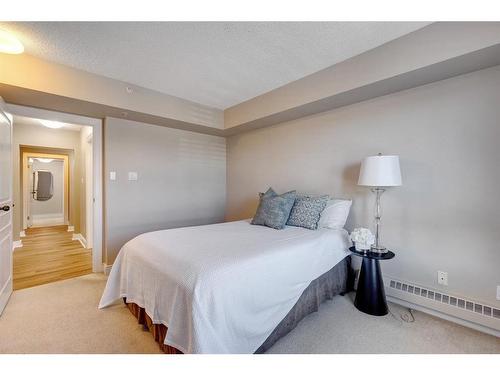 1505-400 Eau Claire Avenue Sw, Calgary, AB - Indoor Photo Showing Bedroom