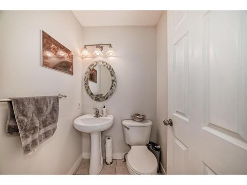 8 Strathlea Close Sw, Calgary, AB - Indoor Photo Showing Bathroom