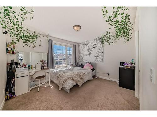 8 Strathlea Close Sw, Calgary, AB - Indoor Photo Showing Bedroom