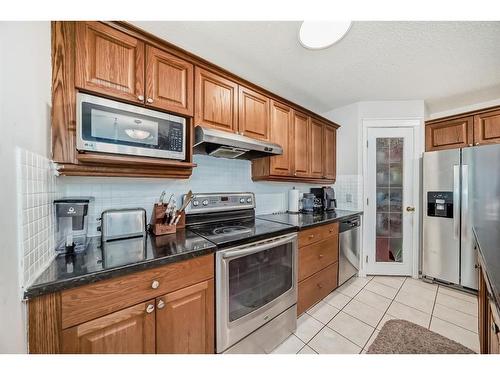 8 Strathlea Close Sw, Calgary, AB - Indoor Photo Showing Kitchen
