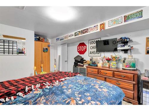 4730 49 Street, Olds, AB - Indoor Photo Showing Bedroom