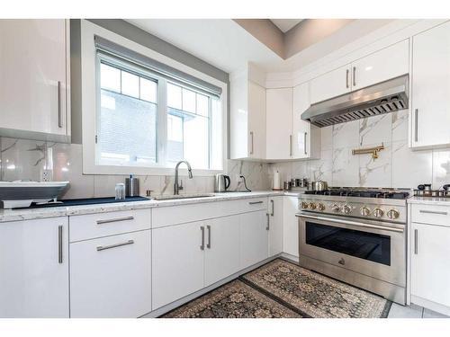 111 Sandpiper Court, Chestermere, AB - Indoor Photo Showing Kitchen With Upgraded Kitchen